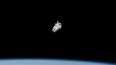 Photo of NASA Moon Landing Delayed Thanks to Spacesuit Dilemma, Blue Origin Lawsuit
