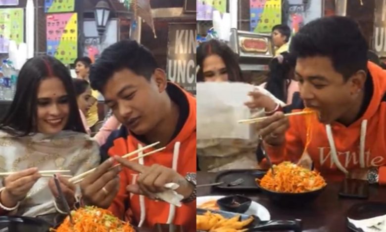 Viral: Husband taught his wife how to hold chopsticks, watching the video, the public said - So Cute