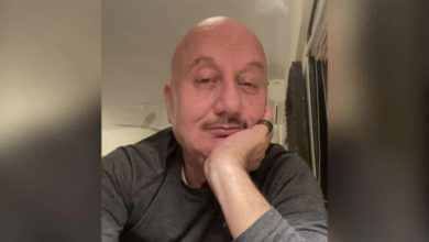 Photo of Anupam Kher shared a beautiful video of ‘Mother’s sari ka pallu’, people are getting emotional