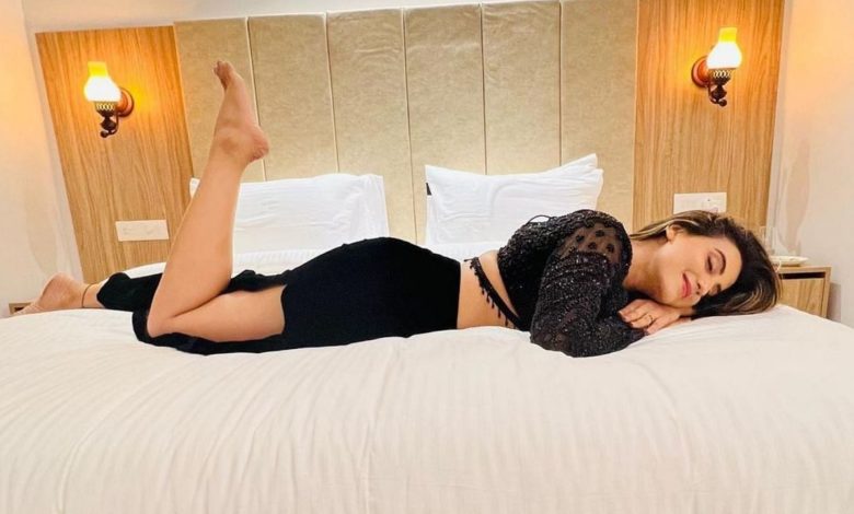Bhojpuri Queen Akshara Singh Shared Her Glamorous Photos From The Bedroom Went Viral On Social