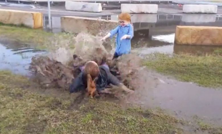 Children were playing in muddy water, then a funny incident happened, see VIDEO