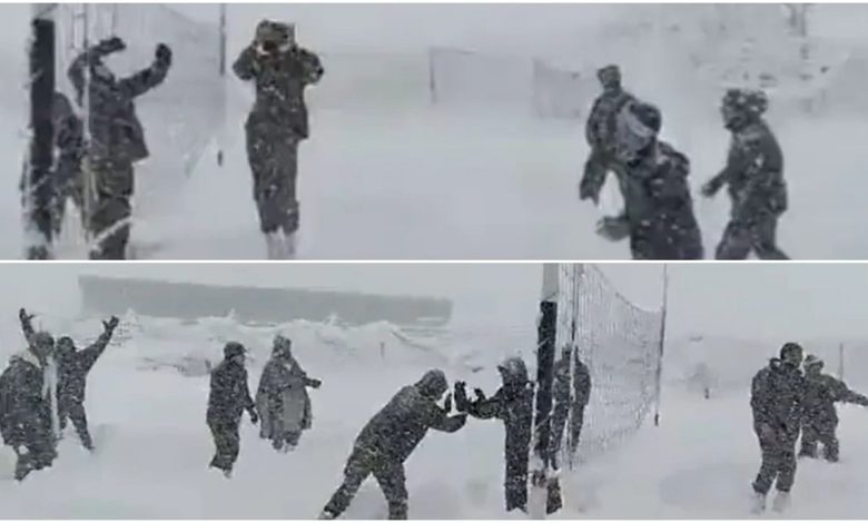 Indian army played volleyball fiercely in the snow storm, people praised the Indian soldiers after watching the video