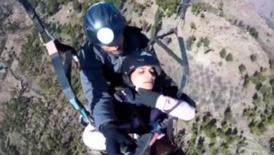 Photo of VIDEO: The girl lost her sweat while paragliding, said to the instructor – ‘Don’t let me see you down’