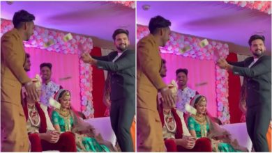 Photo of Viral: Groom’s friends did such a joke while making money on stage, you will not be able to stop laughing after watching the video