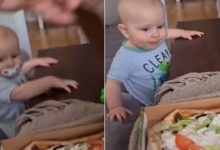 Photo of When you see the pizza, the little child’s tongue will smile after watching the video.