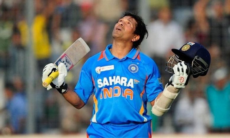 Indian cricket team is going to set another record soon.  The Indian team, which has played 999 ODI matches in the last 48 years, is about to become the first cricket team to play 1000 ODIs.  This record will be set in the first ODI against West Indies on 6 February.  Master Blaster Sachin Tendulkar has been recognized for the longest time in Indian cricket in the ODI format.  Sachin Tendulkar, who has scored 49 centuries and 96 half-centuries in 467 ODIs, has played many great innings, but which are his favorite 5 ODI innings, Sachin himself has now revealed it.  (File Photo)