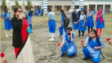 Photo of Bengal Viral Video: A teacher from Bengal was given such a farewell by the girl students, seeing that you will not be able to stop the tears, watch the video