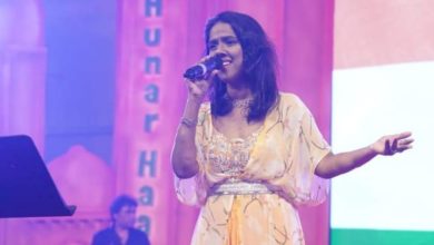 Photo of TV9 Exclusive: Mahalakshmi Iyer advises lyricists to work hard on lyrics, also remembers Lata Mangeshkar and Bappi Da