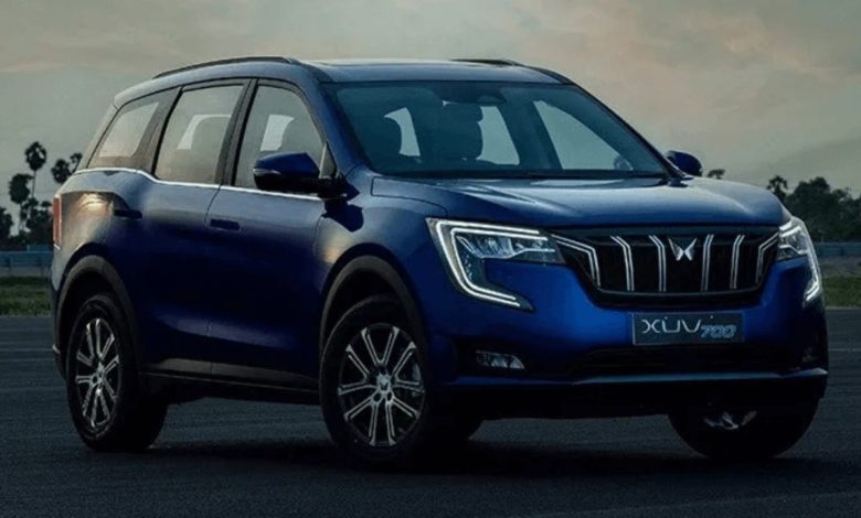 Mahindra launched the XUV700 in October 2021 and since then the company SUV has received a great response.  It received over 50,000 bookings in just 3 hours after the booking window opened online.  The company today announced that the XUV700 has received over 1 lakh bookings in just 4 months since the launch of the car.