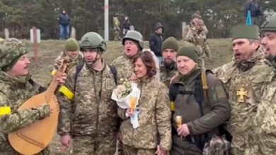 Photo of VIDEO: Couple got married amidst huge devastation in Ukraine, people said – ‘It is unbelievable to have such enthusiasm and warmth’