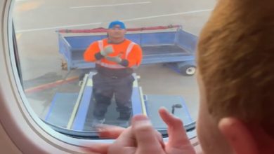 Photo of Cute Video: A child is seen playing ‘Rock-Paper-Caesar’ with an airline employee sitting on the plane, video goes viral