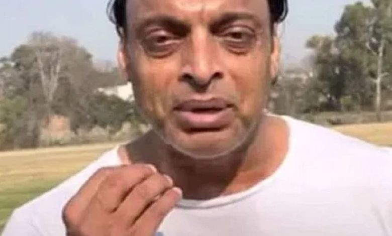 In the 13th match of the Indian Premier League, Royal Challengers Bangalore is going to compete with Rajasthan Royals.  However, even before this match, former Pakistan fast bowler Shoaib Akhtar raised questions on the new captain of RCB, Faf du Plessis.  According to Shoaib Akhtar, he does not see anything special in the captaincy of Faf du Plessis.  Apart from this, Akhtar called Virat Kohli the unfortunate captain.  (Photo: Shoaib Akhtar Instagram)
