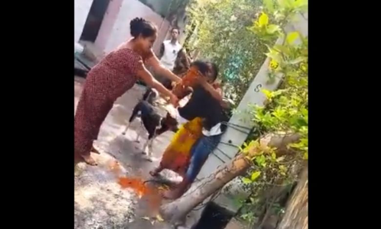 Shocking Video: Mother tied her son to a pillar, then rubbed red chili powder in his eyes, he continued to suffer from pain