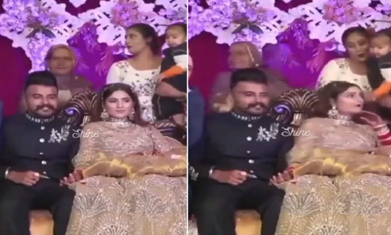 VIDEO: When the child pulled the bride's hair on the stage, you will laugh seeing the mischief