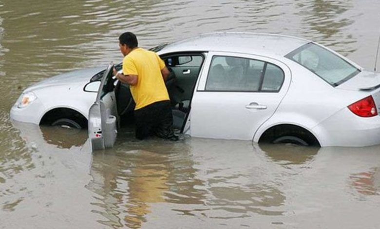 Driving Tips: Never make this mistake if your car gets stuck in water, otherwise there will be a lot of damage from engine to gear box.