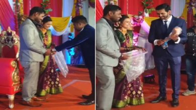 Photo of Funny Video: Friends gave such funny gifts in marriage, the bride and groom laughed and laughed