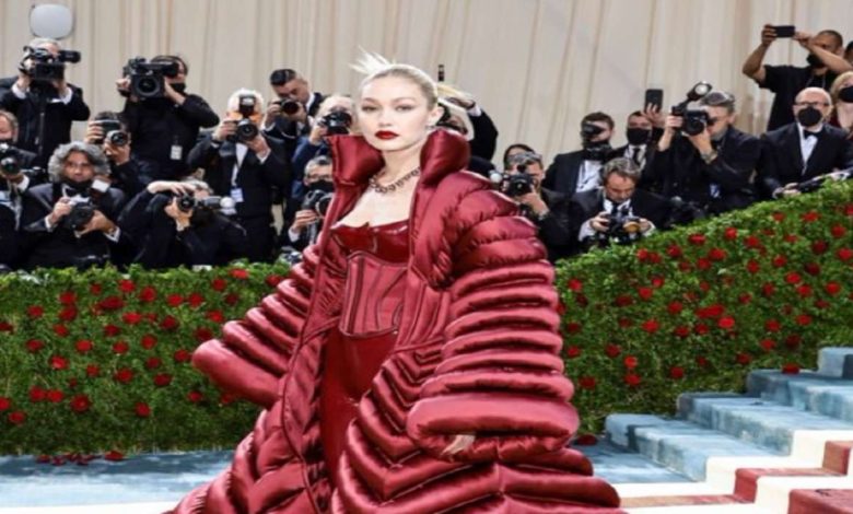 Met Gala 2022: Supermodel Gigi Hadid wore such an outfit, people remembered the sofa, shared funny memes