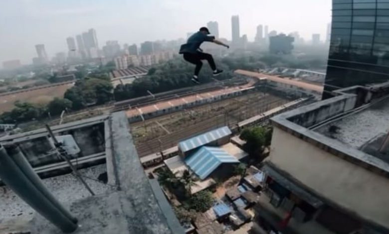 Stunt Video: The man seen jumping on the tall buildings of Mumbai will give goosebumps after watching the video