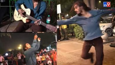 Photo of VIDEO: This street performer is making people his fans with tremendous singing and dancing, Anand Mahindra is also convinced