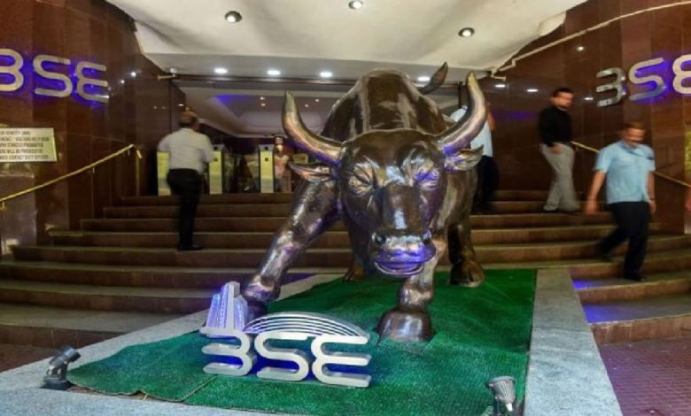 Market Crash: Nifty at year's low, Sensex below 52 thousand level, investors lost Rs 5 lakh crore