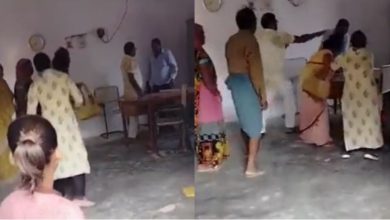 Photo of The principal and the female teacher had a lot of slippers and shoes regarding the attendance, the video of the clash went viral on social media