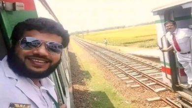 Photo of Viral Pic: Father in railway guard and son TTE… this special selfie story going viral on social media