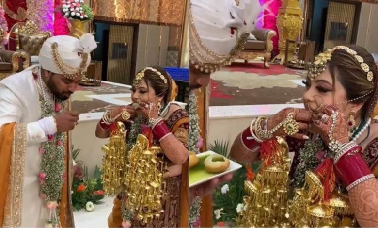 Viral: The bride and groom enjoyed the golgappas in a special way, watching the video, people said - 'Marry at your place, Golgappa your place',