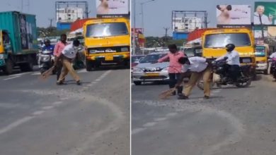 Photo of Viral Video: Traffic police personnel were seen sweeping the road, people said – ‘Humanity is more than duty’