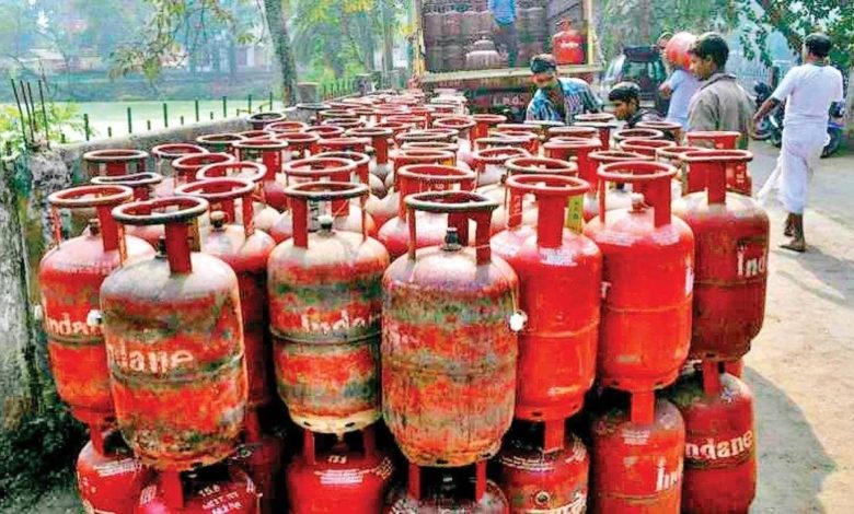 Tax on gas cylinder is same everywhere, but why is the rate different everywhere?