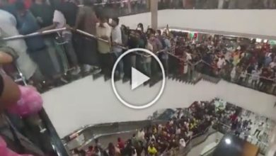 Photo of There was a 50% midnight sale in the mall, so thousands of people gathered to buy, people watching the video said – ‘Which sale was this’