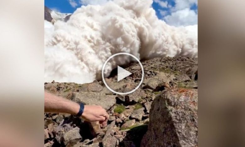 Viral Video: Horrifying video of avalanche surfaced, the capturing tourist was also buried in the snow!