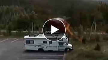 Helicopter fell from sky on tourist bus, horrifying scene captured on camera;  Watch 10 Viral Videos