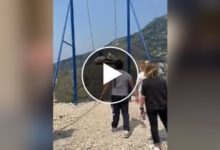 Photo of Shocking: The girls suddenly fell in the ditch swinging the swing, the soul will tremble after watching the video