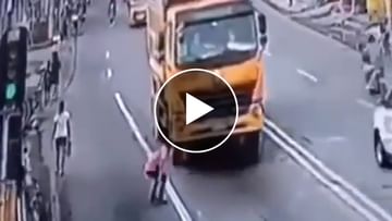 Photo of Shocking: The truck passed over the person, yet survived, this video will surprise