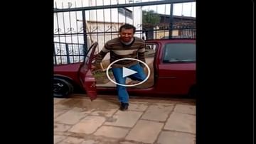 Photo of Viral: Man parked a car in front of the house with jugaad, Anand Mahindra was a fan of the amazing creativity
