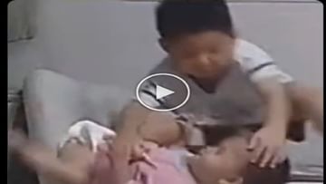 Sister was about to fall from the sofa, elder brother saved his life by showing agility a few seconds ago, watch video