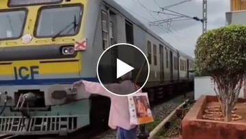 Photo of Uncle stopped the moving train by showing his hand, people said – it has become magic;  watch video
