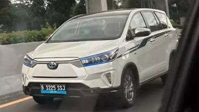 The electric version of Toyota's popular MPV car has been spotted road testing.  According to reports, glimpses of the upcoming Innova EV have been spotted in Indonesia.  Looking at the spy pictures, the exterior of the car is clearly visible.  However, the company has introduced the electric version of the Innova at the International Motor Show in Indonesia.  However, then it was brought to the fore as a research based vehicle.  (Photo: Instagram)