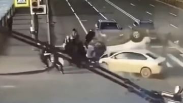 Photo of Dangerous accident happened with people crossing the road, hair-raising video went viral
