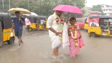 Photo of Heavy rain stopped the marriage, the bride and groom reached the temple while getting wet;  video viral