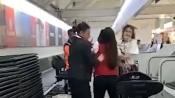The woman created a ruckus at the airport, lashed out at the check-in staff - VIDEO