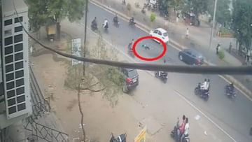 Photo of Humanity is dead!  The person was suffering after the accident, no one helped;  WATCH VIDEO