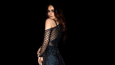 Former Miss World Manushi Chillar is called the fashion queen of social media.  Fans are crazy about both her acting and fashion.  Manushi has made fans crazy with her fashion photoshoot.