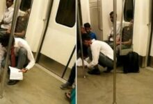 Photo of Pictures of young man cleaning the floor of Delhi Metro went viral, people started praising the whole matter