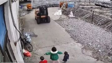 Photo of Sister standing in front of crane to save younger brother and sister, Dil Jeet Lega Video
