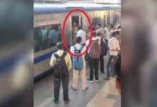 Photo of The woman did not get a seat in the train, then people were stunned to see what happened;  video viral