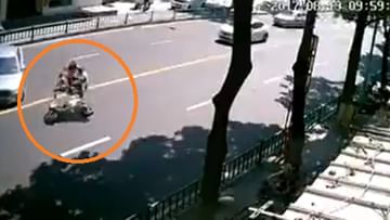 Photo of VIDEO: Have you ever seen such an accident?  The bike itself ran away after dropping the driver!