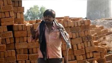 Photo of VIDEO: Laborer sings Kumar Sanu’s song in exact voice, heart will be happy after listening