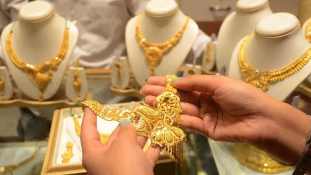 Gold Drops Below ₹72,000, Silver Under ₹85,000: What's Behind the Decline?