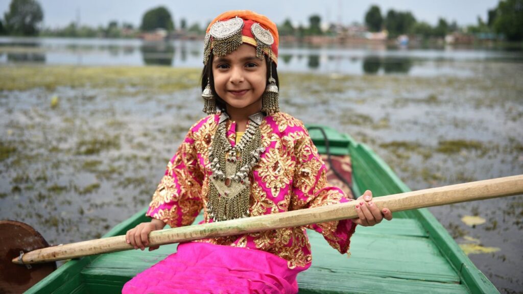 Unique Kashmiri Attire: From Pashmina Shawls to Furans